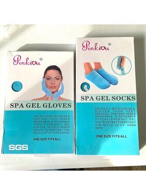 Pinkiou Moisturizing Gloves Socks Set